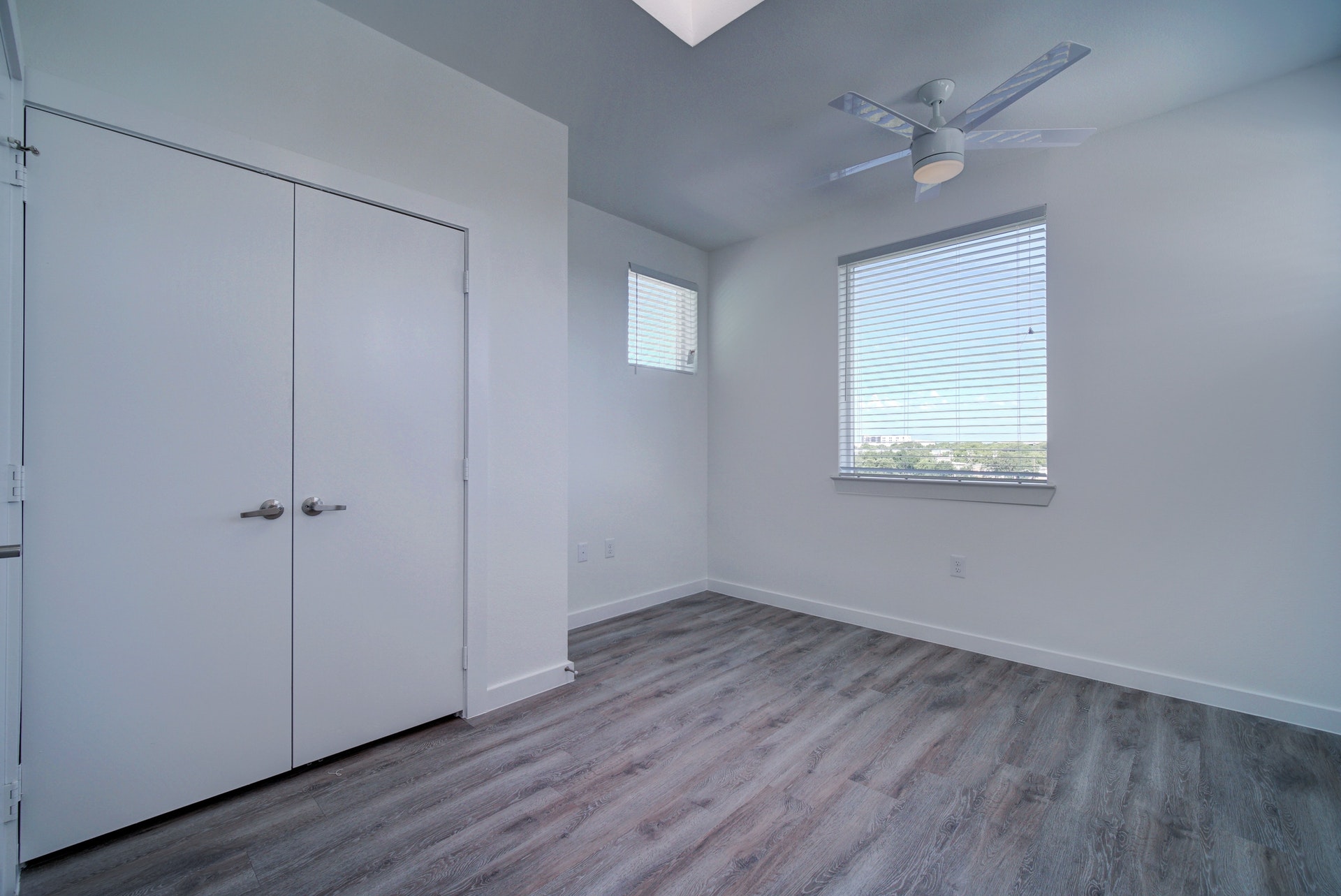 13130 Pond Springs Road, Unit 2203 Austin, TX 78729 - Photo 28 of 32 Unfurnished bedroom featuring light wood-style flooring, a ceiling fan, and a closet