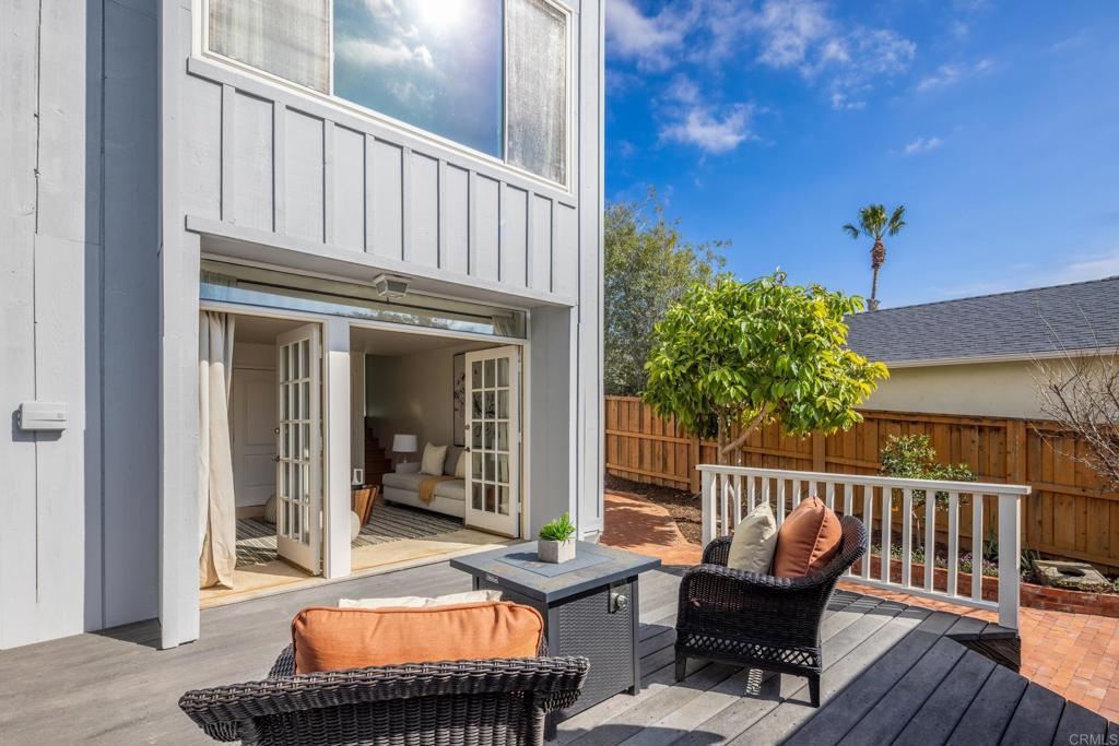 5416 Taft Avenue La Jolla, CA 92037 - Photo 19 of 23 a view of a balcony with furniture