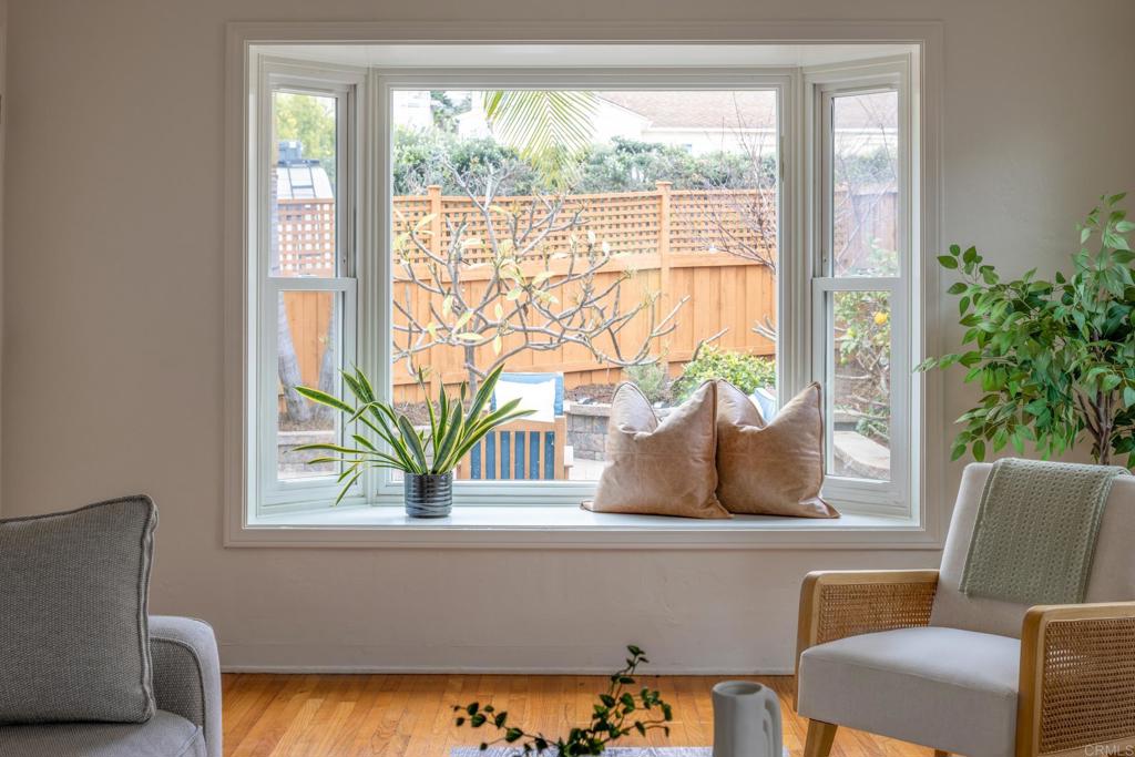 5416 Taft Avenue La Jolla, CA 92037 - Photo 5 of 23 a view of a living room with a couch