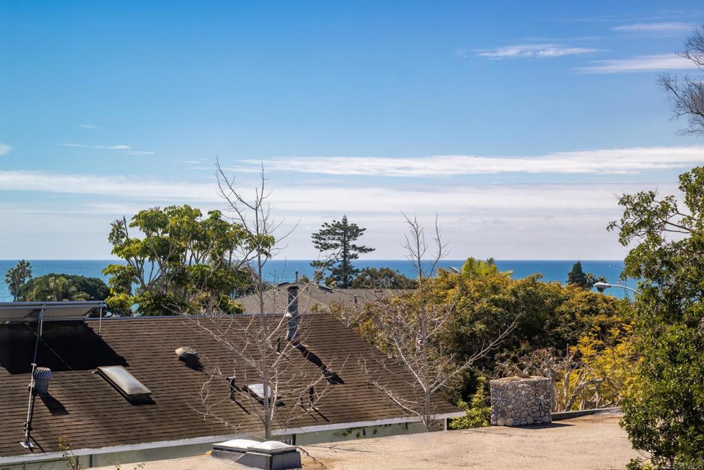 5416 Taft Avenue La Jolla, CA 92037 - Photo 10 of 23 a view of a outdoor space
