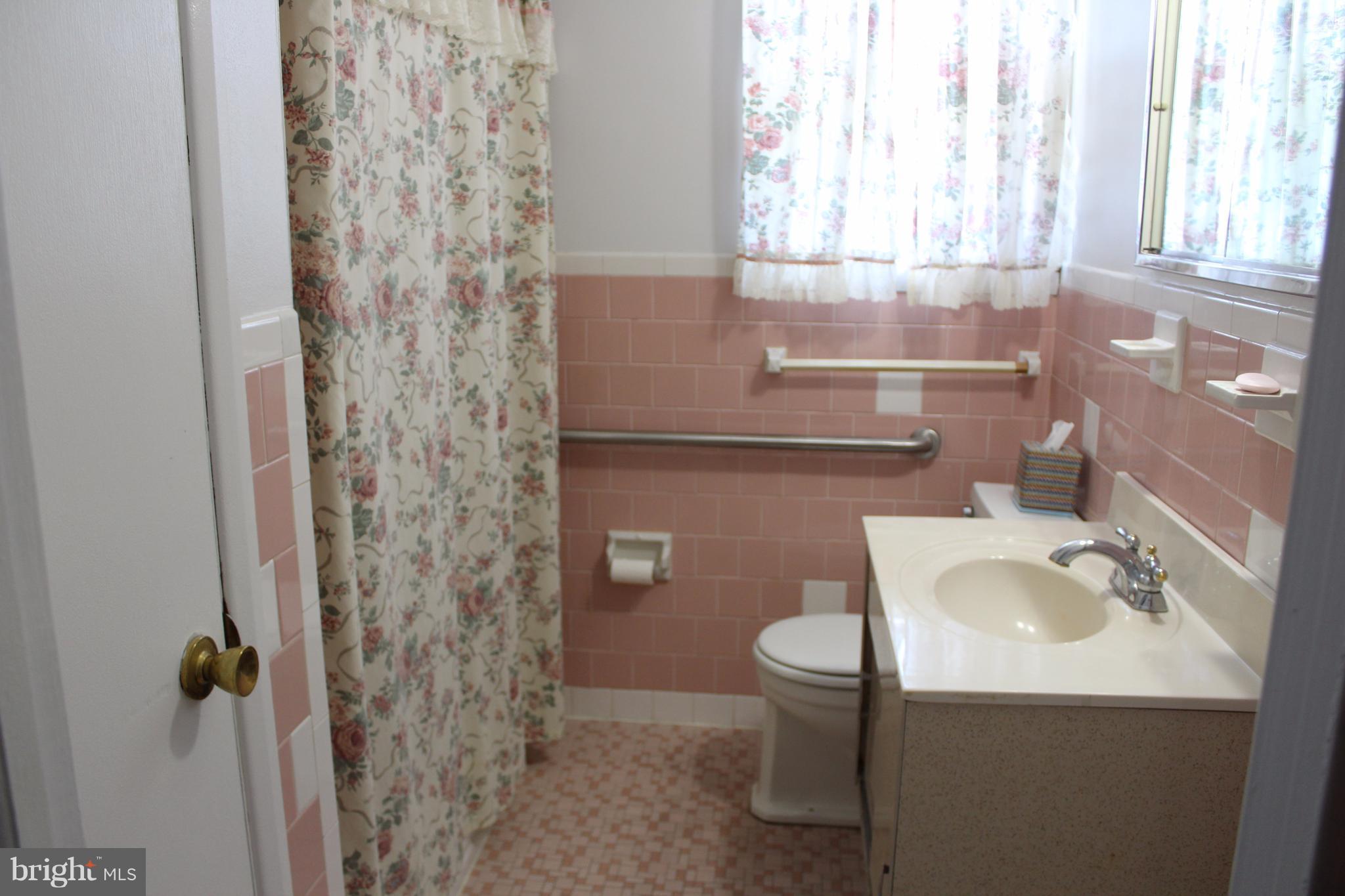 1217 Ridgeshire Road Baltimore, MD 21222 - Photo 11 of 30 Bath