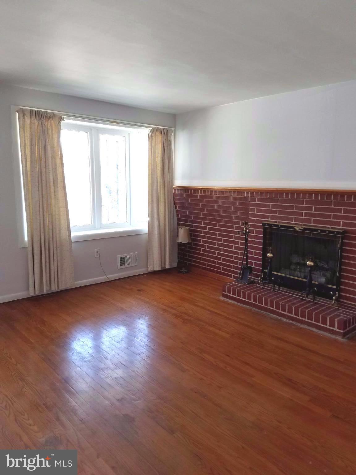 1217 Ridgeshire Road Baltimore, MD 21222 - Photo 5 of 30 Living Room