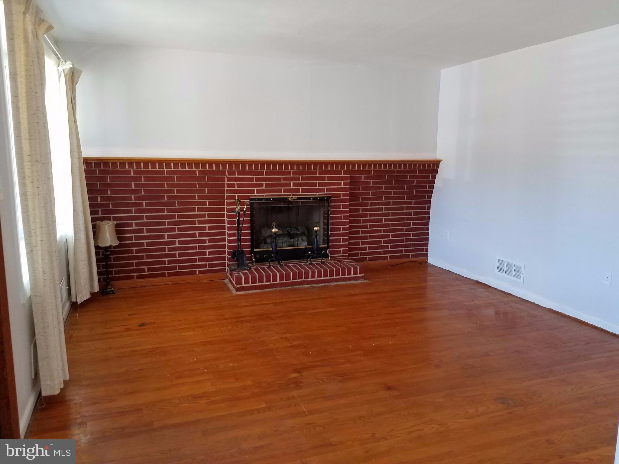1217 Ridgeshire Road Baltimore, MD 21222 - Photo 6 of 30 Living Room