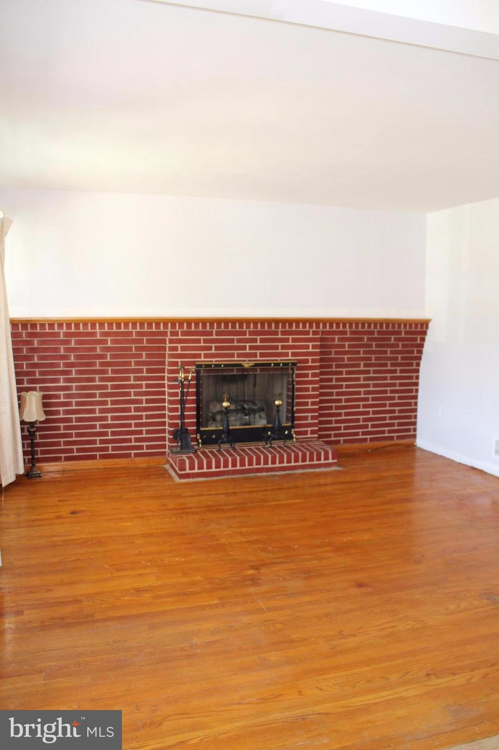 1217 Ridgeshire Road Baltimore, MD 21222 - Photo 7 of 30 Living Room