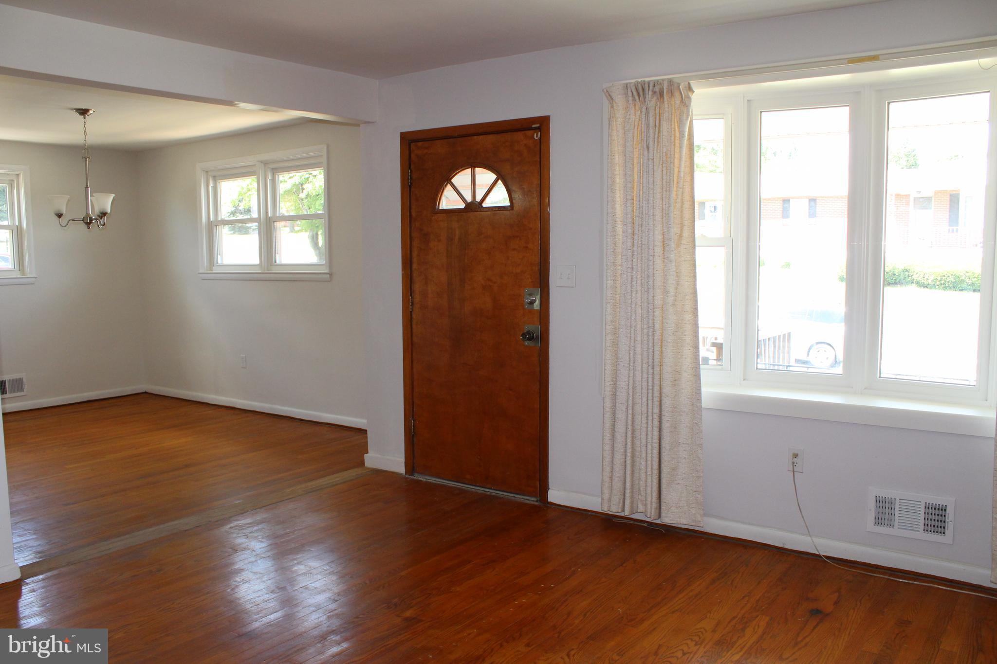 1217 Ridgeshire Road Baltimore, MD 21222 - Photo 8 of 30 Living Room