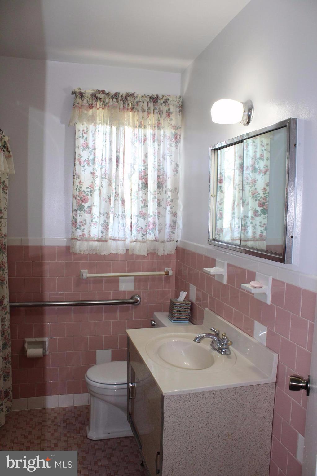 1217 Ridgeshire Road Baltimore, MD 21222 - Photo 10 of 30 Bath