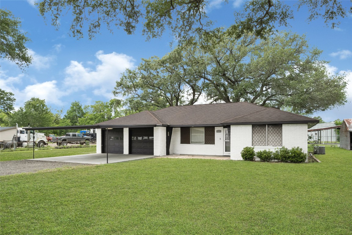 4634 Highway 36 Rosenberg, TX 77471 - Photo 25 of 29 The home has a carport