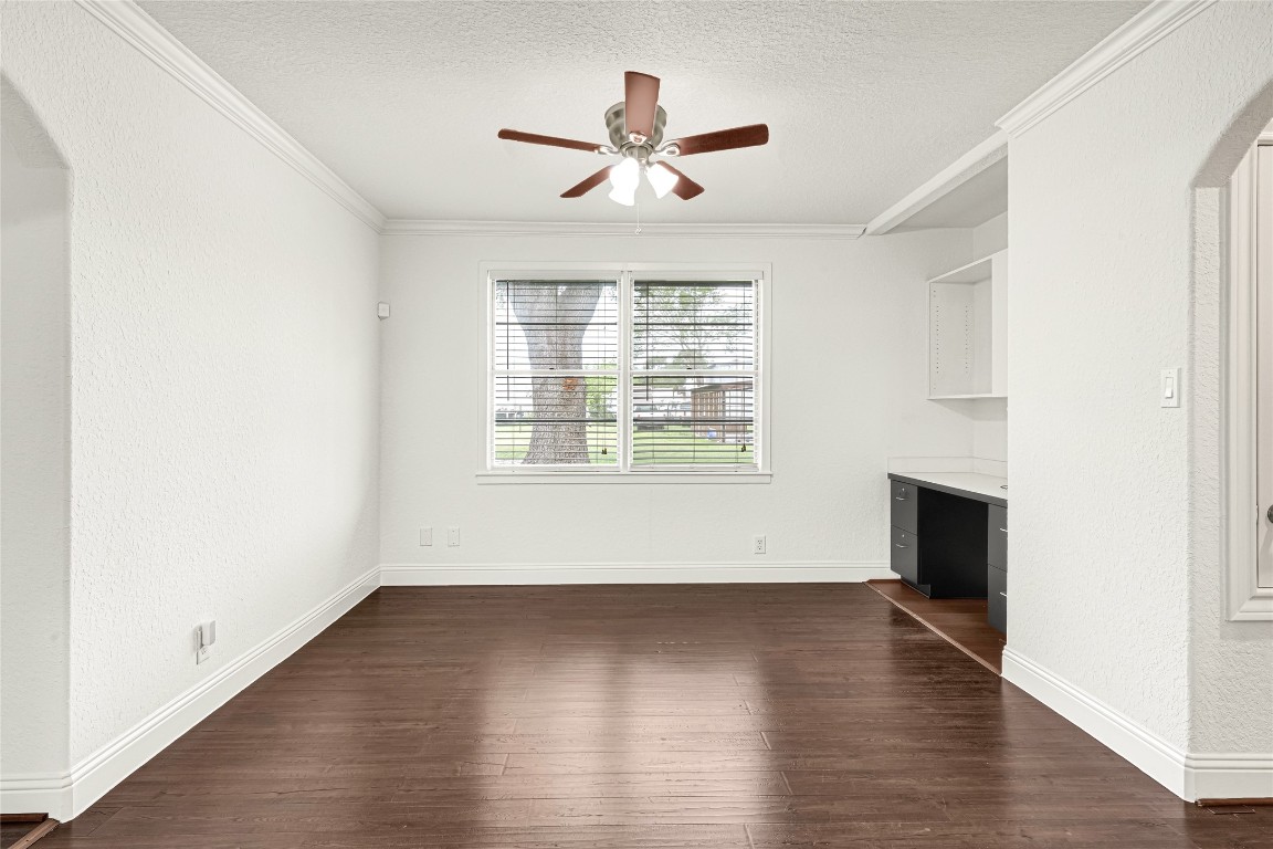4634 Highway 36 Rosenberg, TX 77471 - Photo 4 of 29 Office/sitting area
