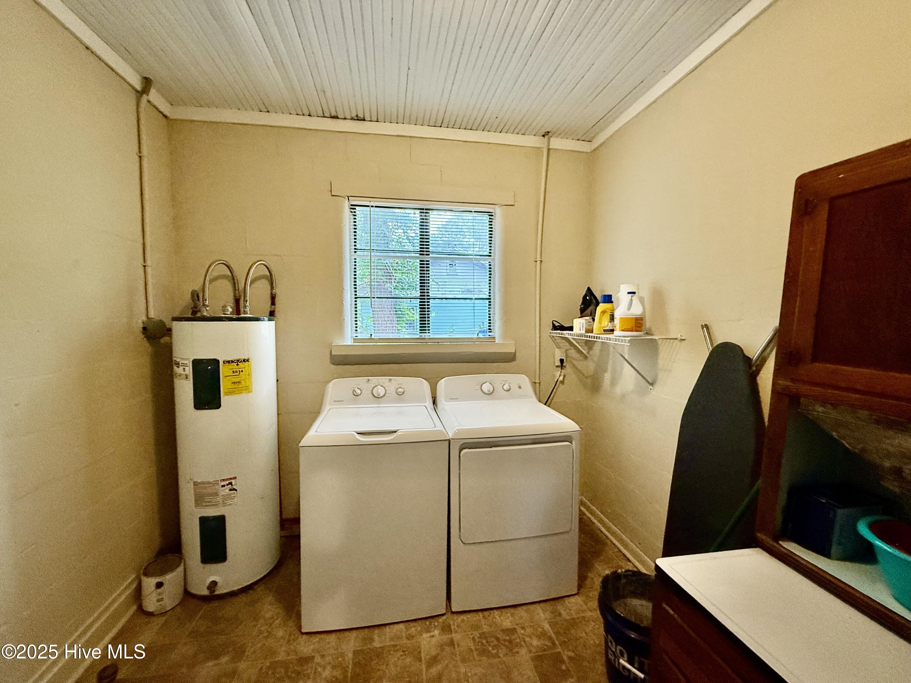 6935 Highway 32 Roper, NC 27970 - Photo 13 of 19 Laundry room