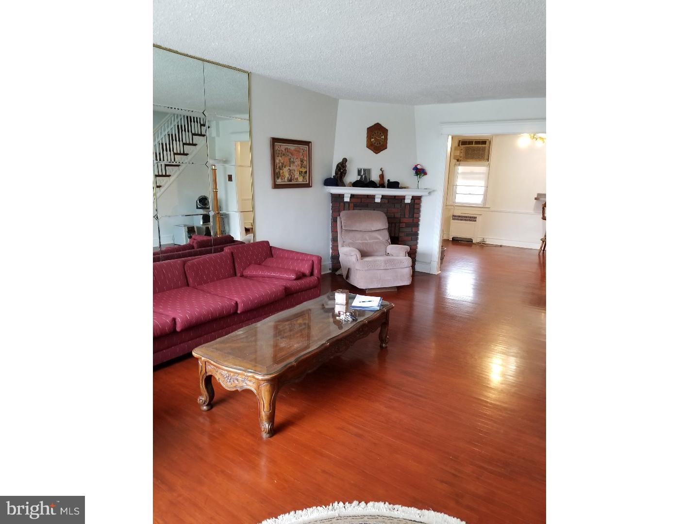 7423 Sommers Road Philadelphia, PA 19138 - Photo 3 of 15 Living Room