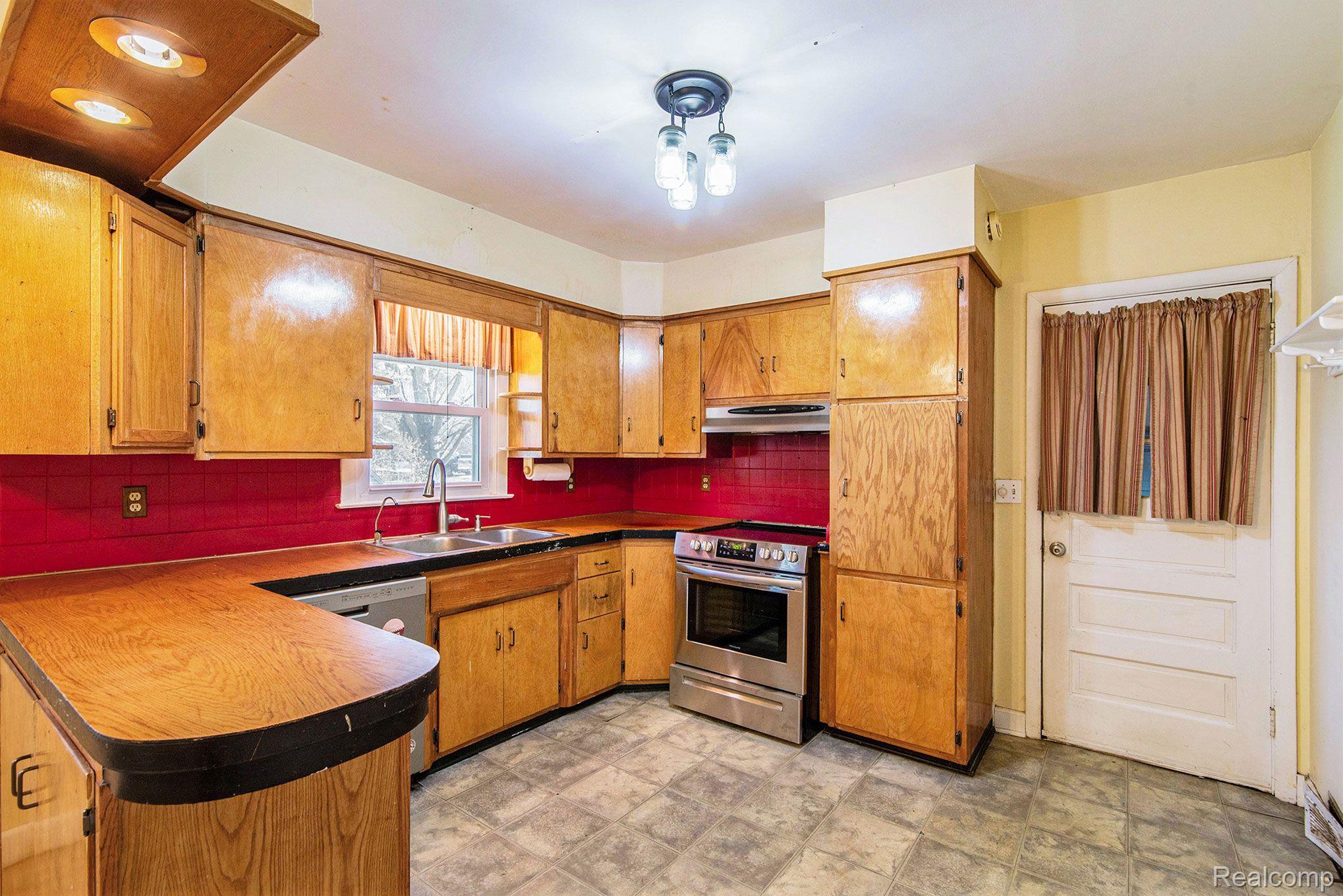 4275 Howe Road Grand Blanc, MI 48439 - Photo 10 of 24 Kitchen