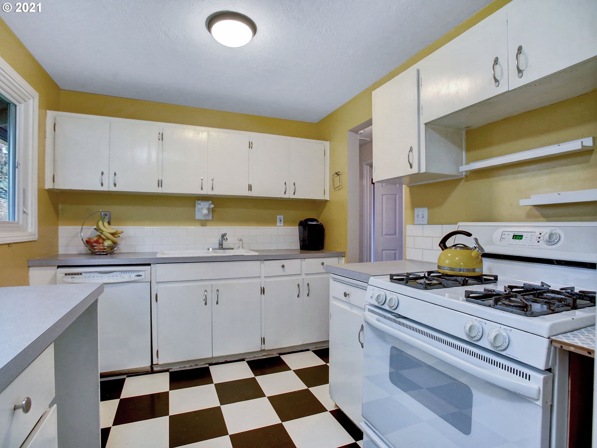 3651 Southeast 169th Place Portland, OR 97236 - Photo 11 of 32