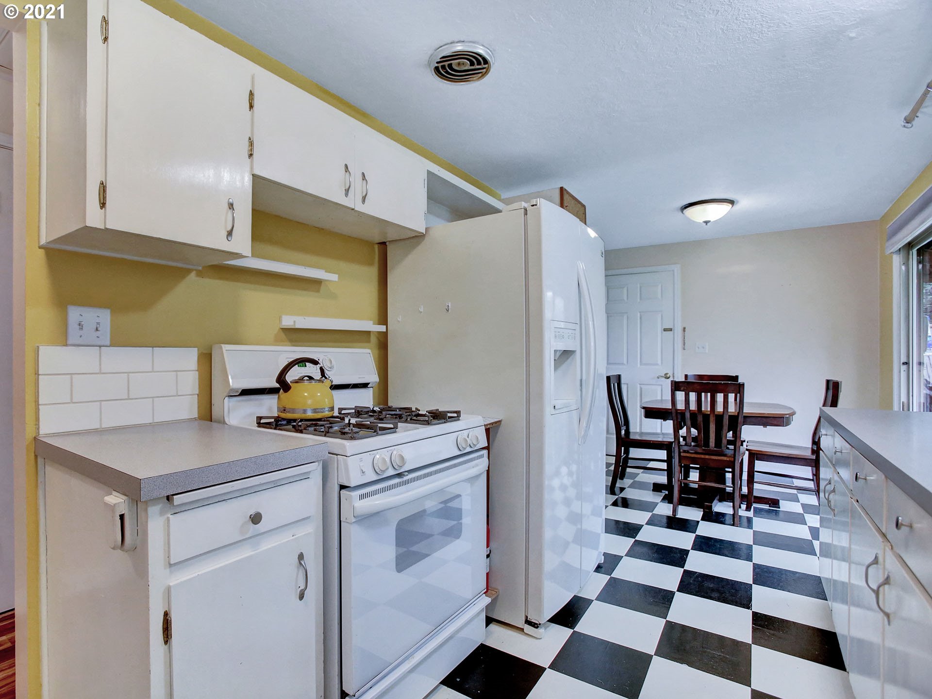 3651 Southeast 169th Place Portland, OR 97236 - Photo 12 of 32