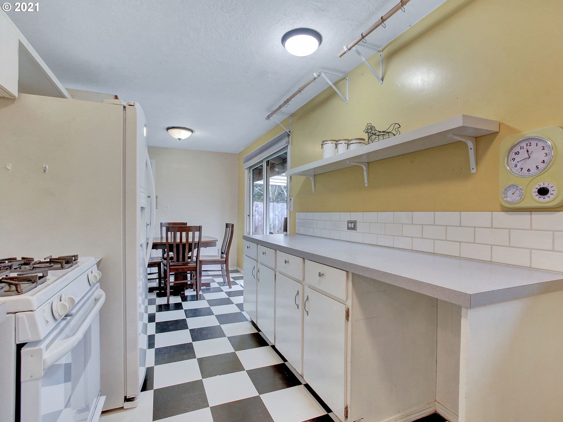 3651 Southeast 169th Place Portland, OR 97236 - Photo 13 of 32