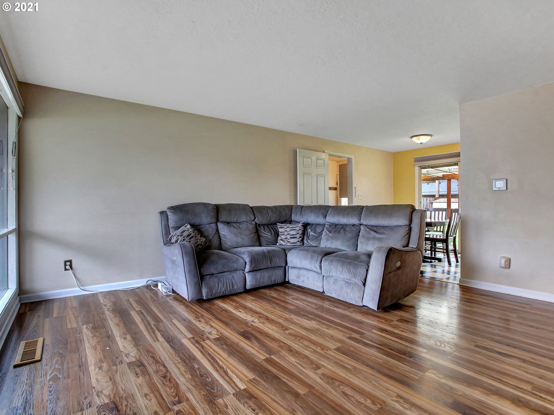 3651 Southeast 169th Place Portland, OR 97236 - Photo 3 of 32