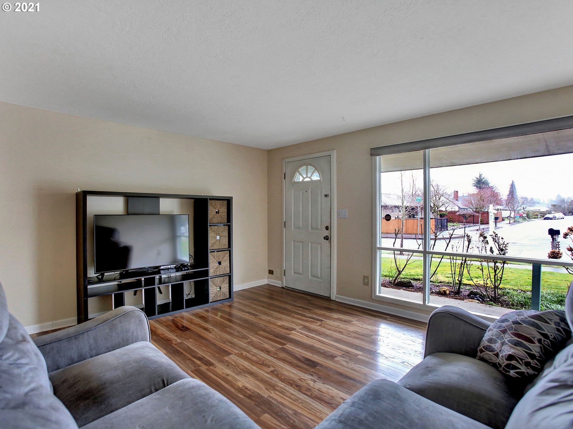 3651 Southeast 169th Place Portland, OR 97236 - Photo 5 of 32