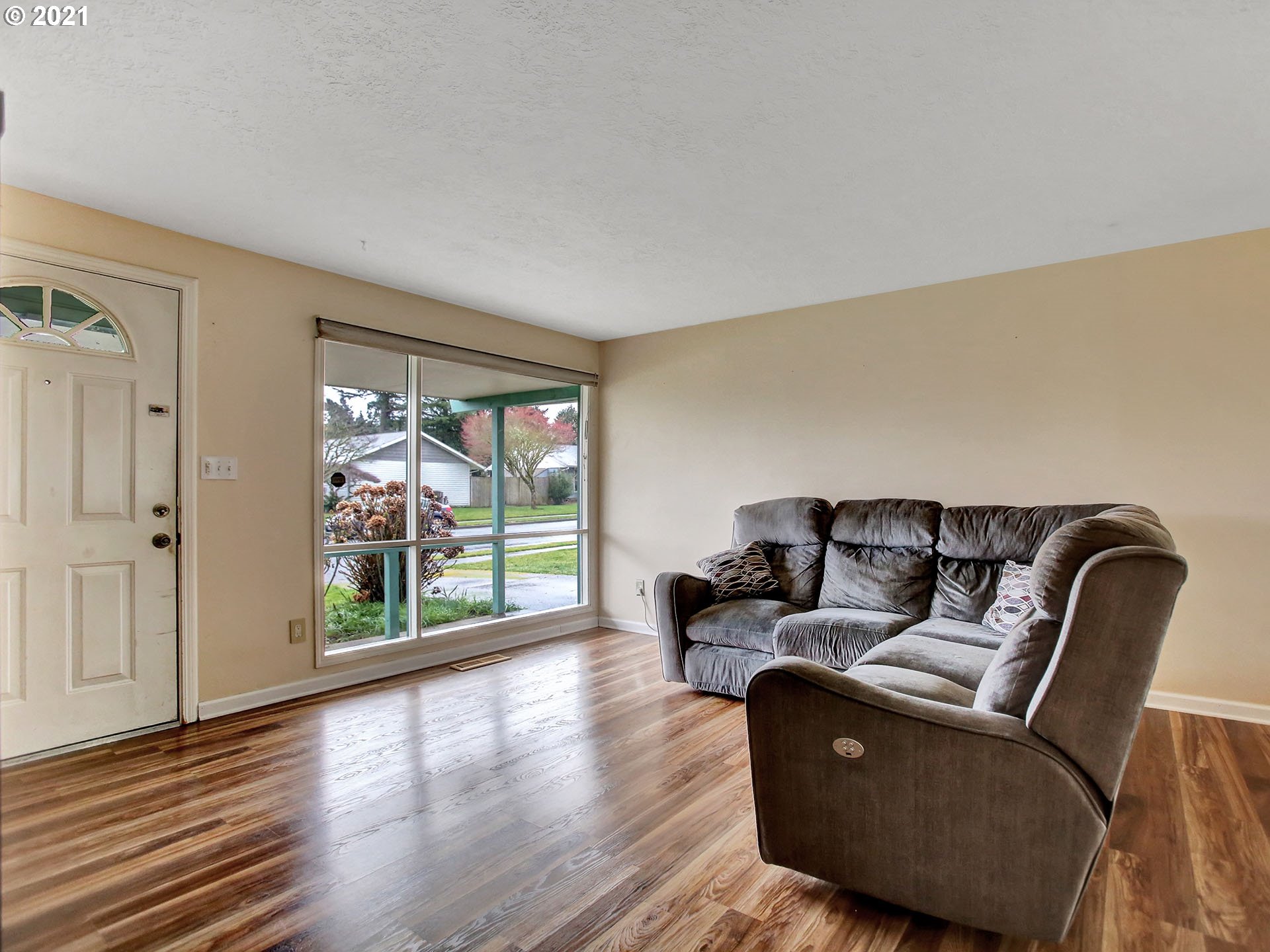 3651 Southeast 169th Place Portland, OR 97236 - Photo 6 of 32