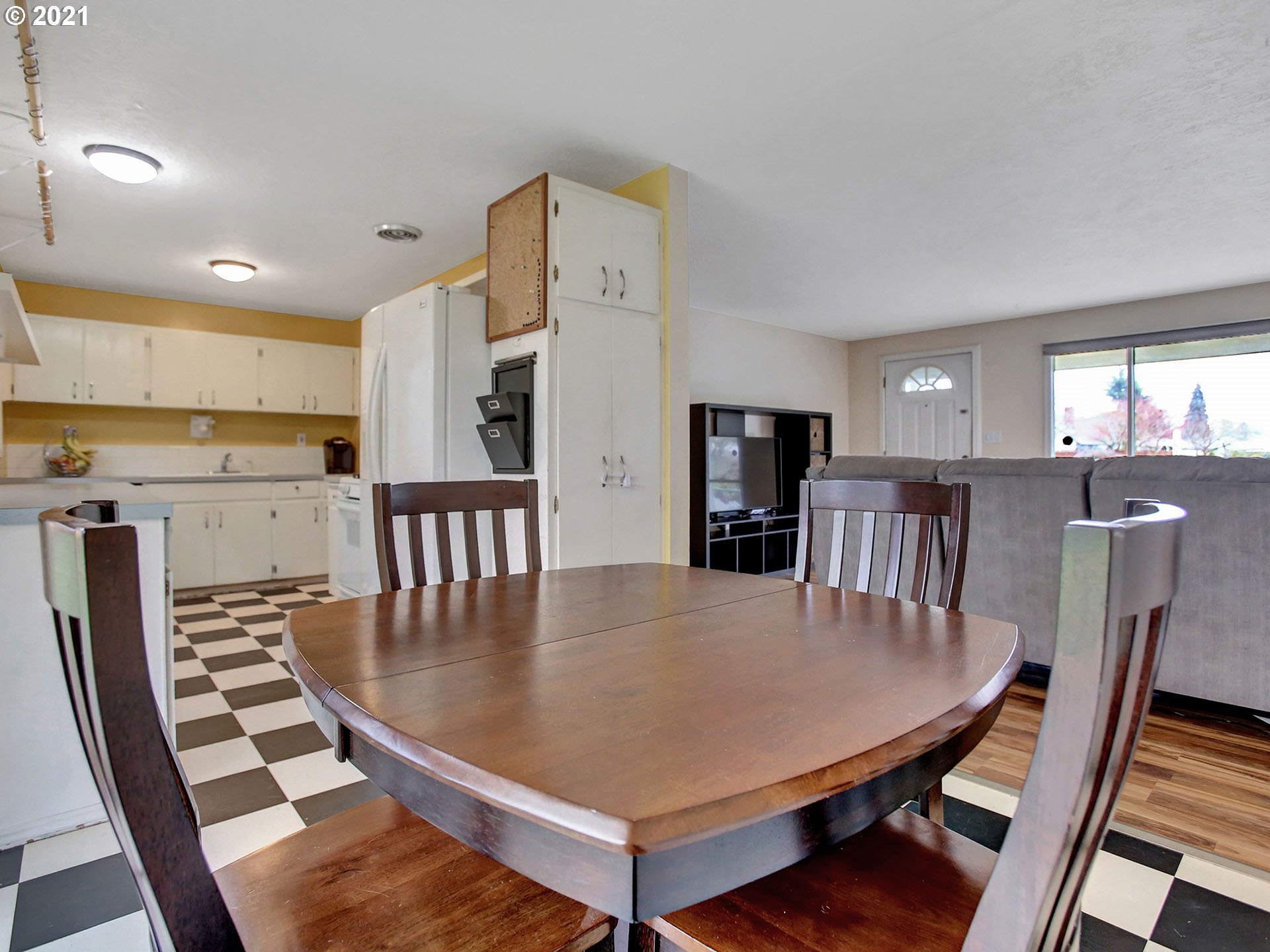 3651 Southeast 169th Place Portland, OR 97236 - Photo 8 of 32