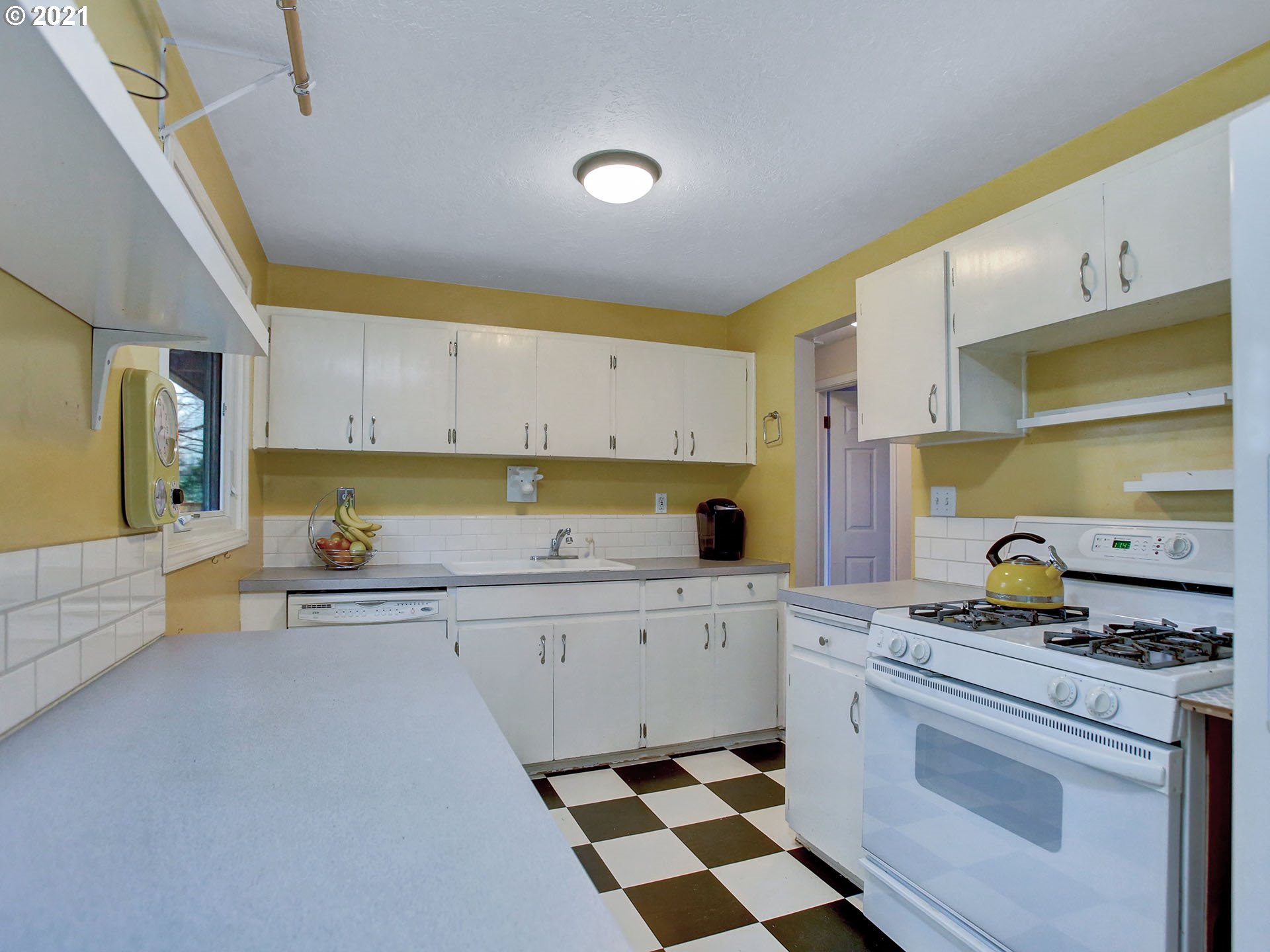 3651 Southeast 169th Place Portland, OR 97236 - Photo 10 of 32