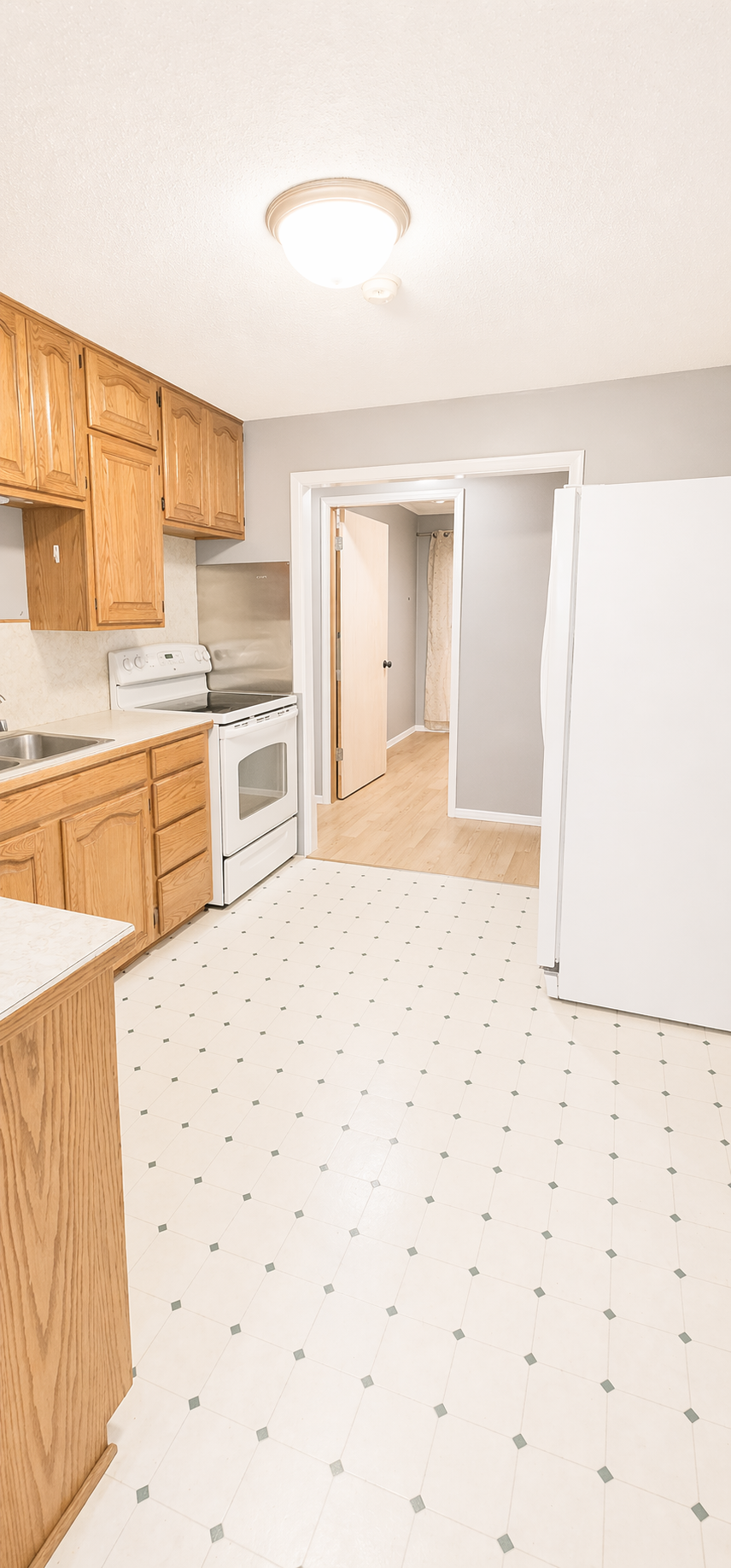 710 10th Street Southwest Willmar, MN 56201 - Photo 3 of 31