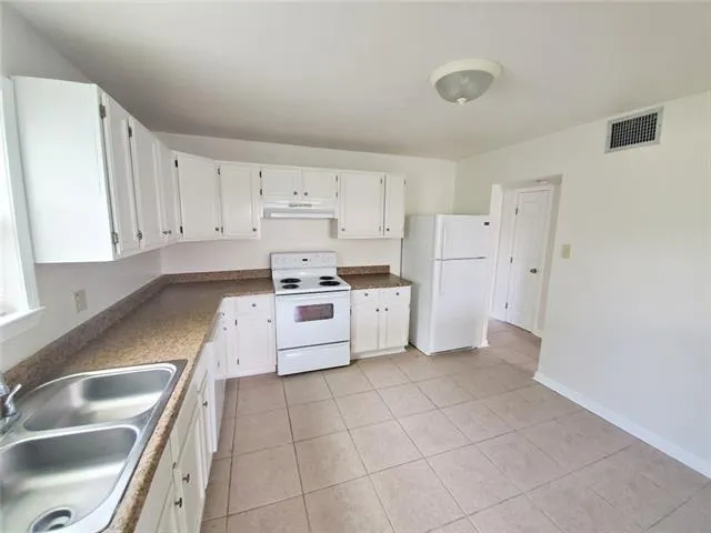 $900 | 114 Zeta Street, Unit C, Belle Chasse, LA 70037