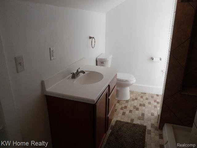 21124 Middlebelt Road Farmington Hills, MI 48336 - Photo 14 of 19