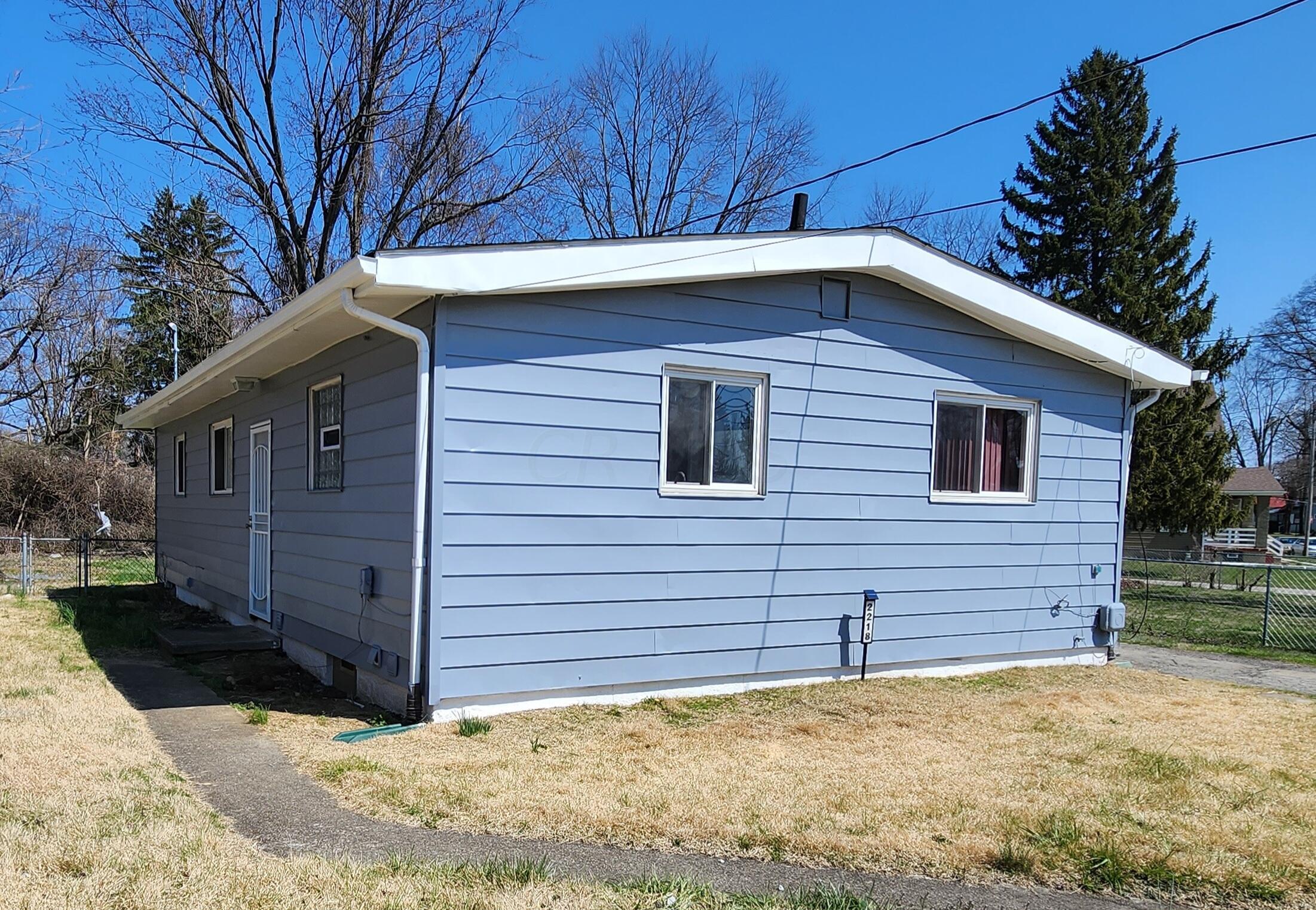 2218 Ridgeway Avenue Columbus, OH 43219 - Photo 5 of 31 20230330_135643
