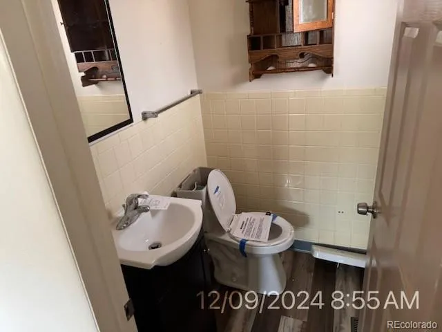 a bathroom with a sink and a toilet