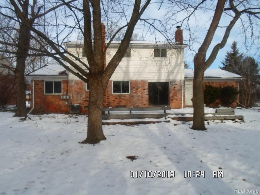 1933 Devonshire Road Bloomfield Hills, MI 48302 - Photo 2 of 14 032.JPG