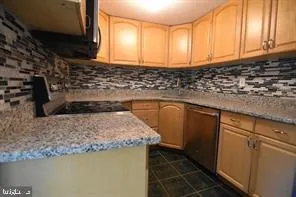 $2,800 | 7221 Barry Road, Alexandria, VA 22315