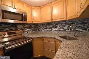$2,800 | 7221 Barry Road, Alexandria, VA 22315