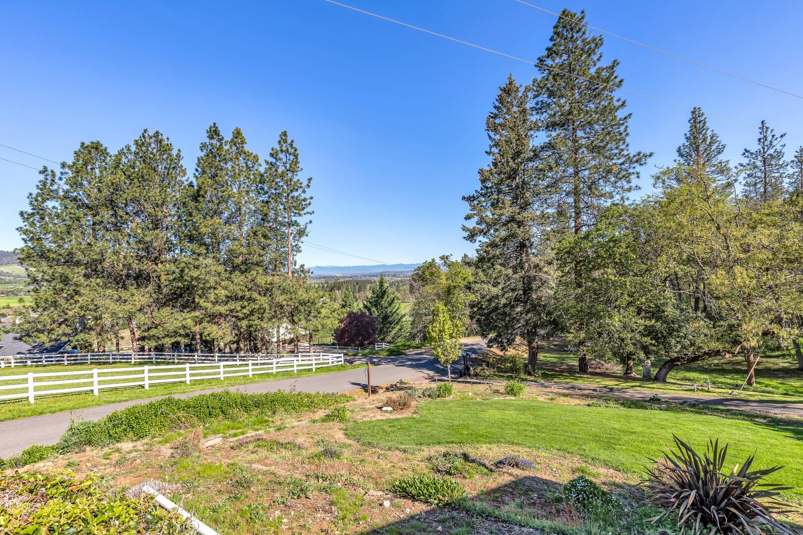 7681 Rapp Lane Talent, OR 97540 - Photo 5 of 35 9R9A7243
