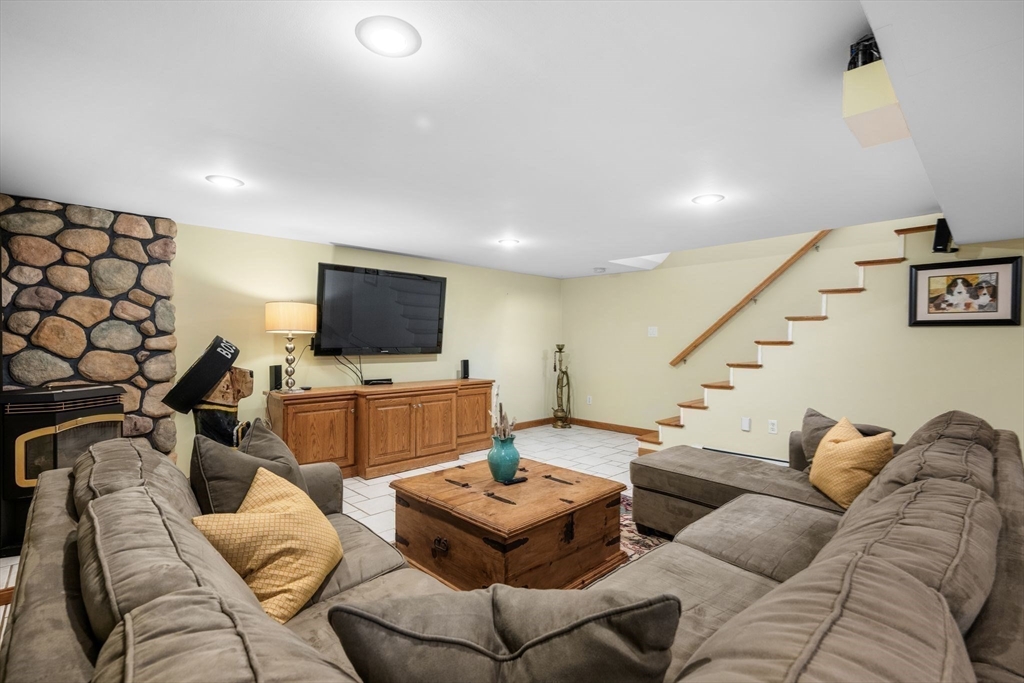 7 Patti Road Beverly, MA 01915 - Photo 33 of 40