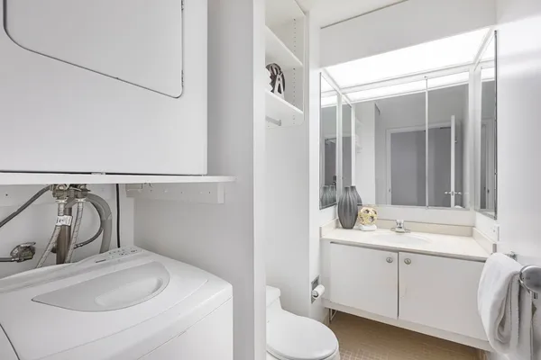 $360,000 | 155 North Harbor Drive, Unit 4007, Chicago, IL 60601