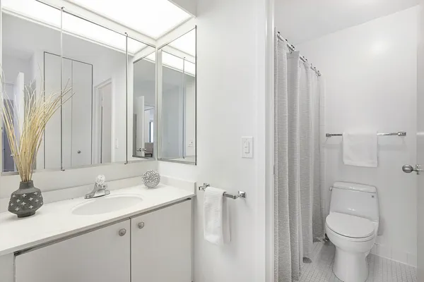 $360,000 | 155 North Harbor Drive, Unit 4007, Chicago, IL 60601