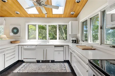 $5,750,000 | 76 Battery Lane, Jamestown, RI 02835