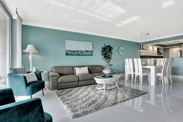 $355,000 | 565 Oaks Lane, Unit 512, Pompano Beach, FL 33069