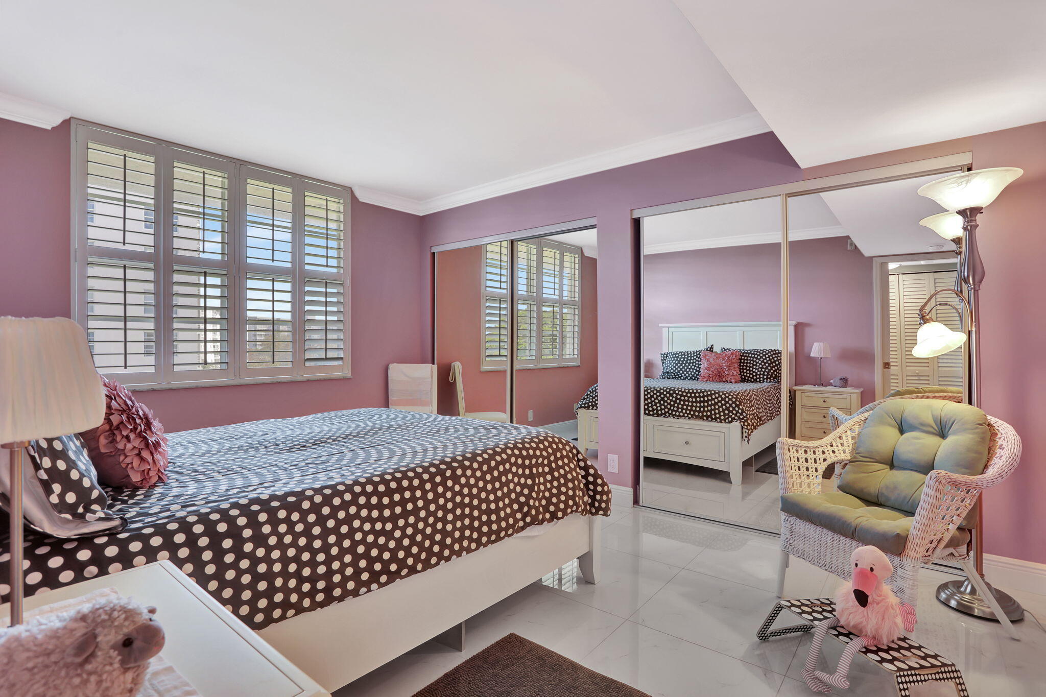 565 Oaks Lane, Unit 512 Pompano Beach, FL 33069 - Photo 18 of 34 a bedroom with a bed and a window