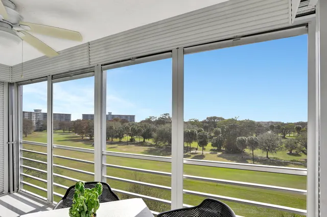 $355,000 | 565 Oaks Lane, Unit 512, Pompano Beach, FL 33069