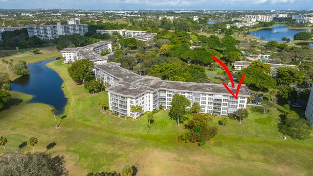 $355,000 | 565 Oaks Lane, Unit 512, Pompano Beach, FL 33069