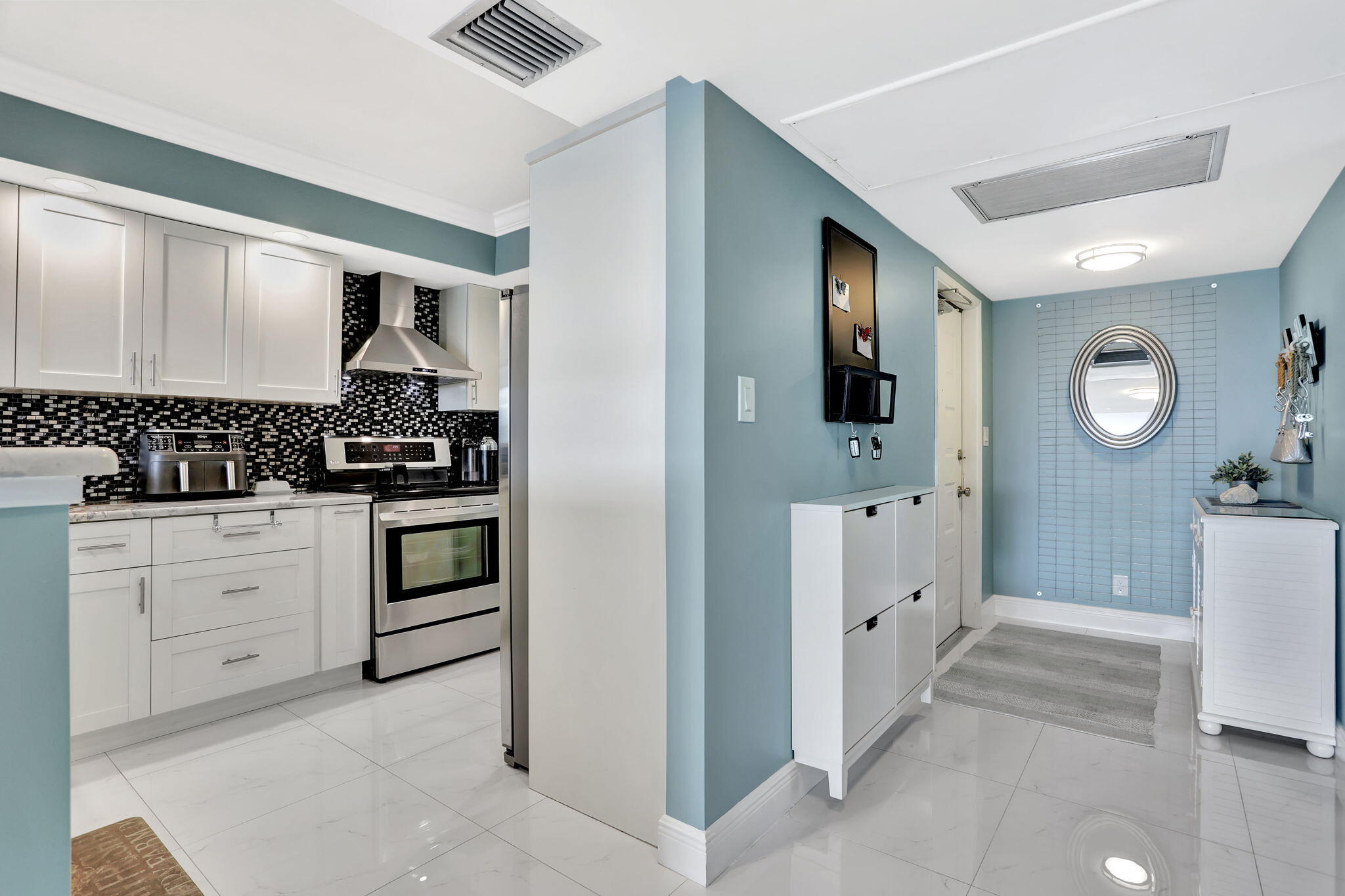 565 Oaks Lane, Unit 512 Pompano Beach, FL 33069 - Photo 9 of 34 3-web-or-mls-001L5745