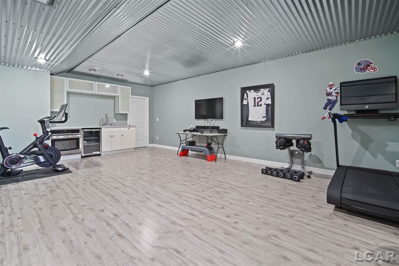 6484 Burton Road Adrian, MI 49221 - Photo 26 of 54 50074529-25.JPG