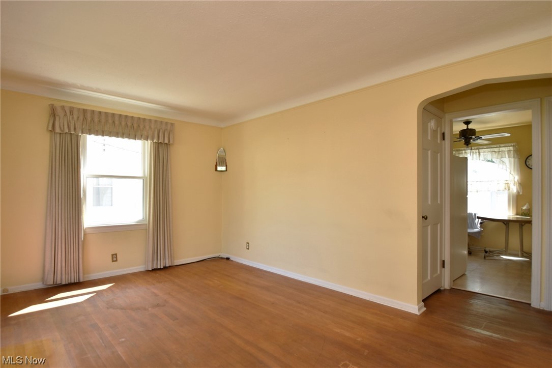 1182 Sunset Road Cleveland, OH 44124 - Photo 2 of 31