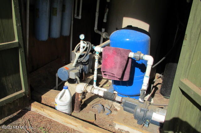 121 Jimmie Road Crescent City, FL 32112 - Photo 37 of 45 a room with gym equipment