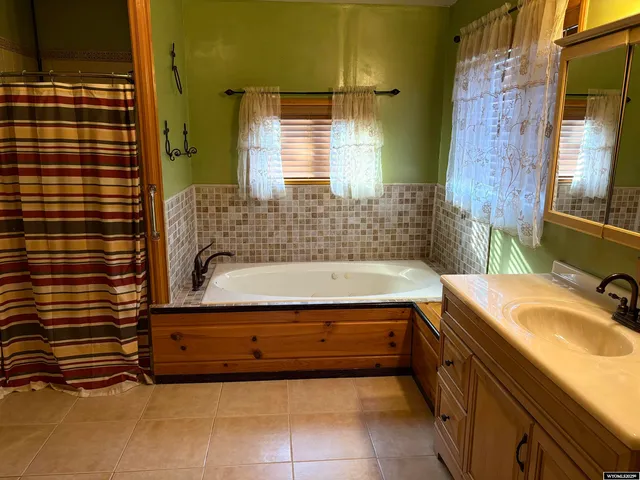 $149,900 | 104 West 5 Street, Shoshoni, WY 82649