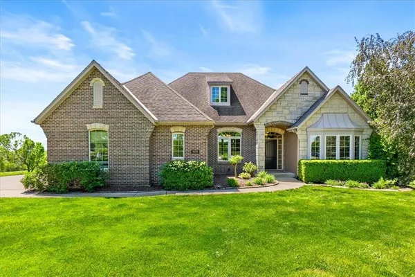 $899,999 | 8070 Green Glades Court, Parkville, MO 64152