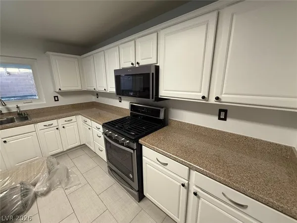 $2,700 | 2120 Royal Antilles Court, North Las Vegas, NV 89031