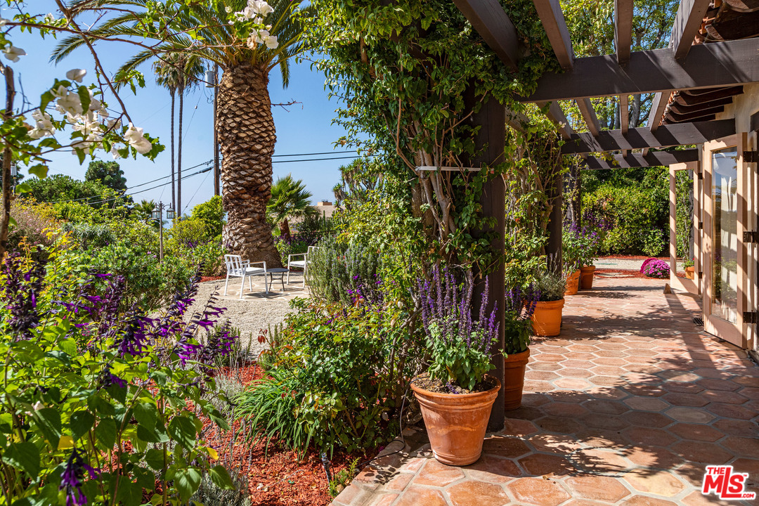 20781 Big Rock Drive Malibu, CA 90265 - Photo 19 of 54