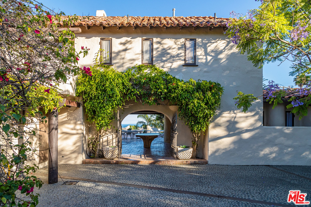 20781 Big Rock Drive Malibu, CA 90265 - Photo 4 of 54