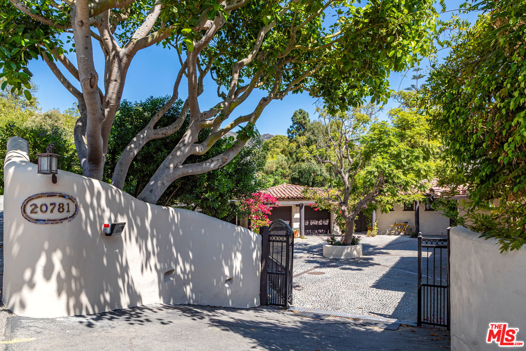 20781 Big Rock Drive Malibu, CA 90265 - Photo 7 of 54